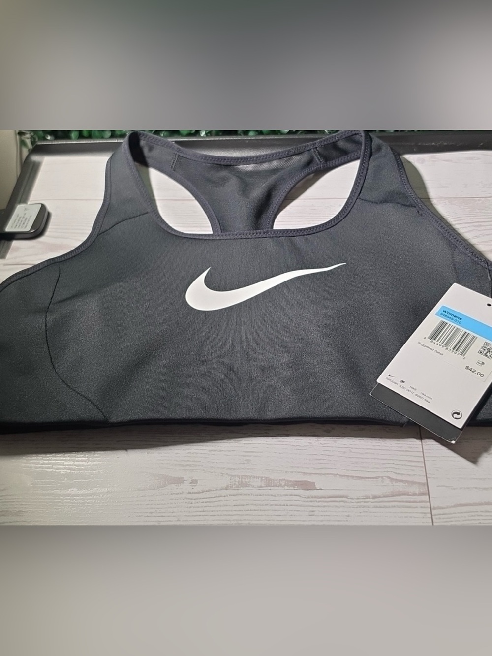 Nike Black and White Racerback sports bra Top Sz M NWT